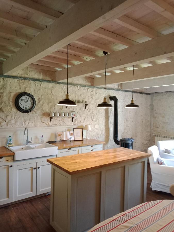 Mas De Karlotte Apartment Перн-ле-Фонтен Екстериор снимка