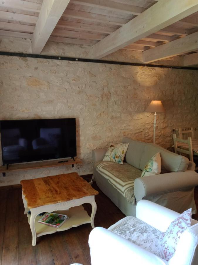Mas De Karlotte Apartment Перн-ле-Фонтен Екстериор снимка